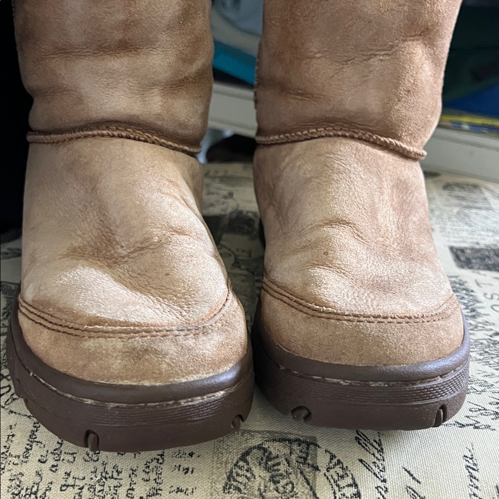 🛑 1 hour sale. UGG, size 7, Mid Height Tan Beige Suede Winter Boots - Picture 12 of 14